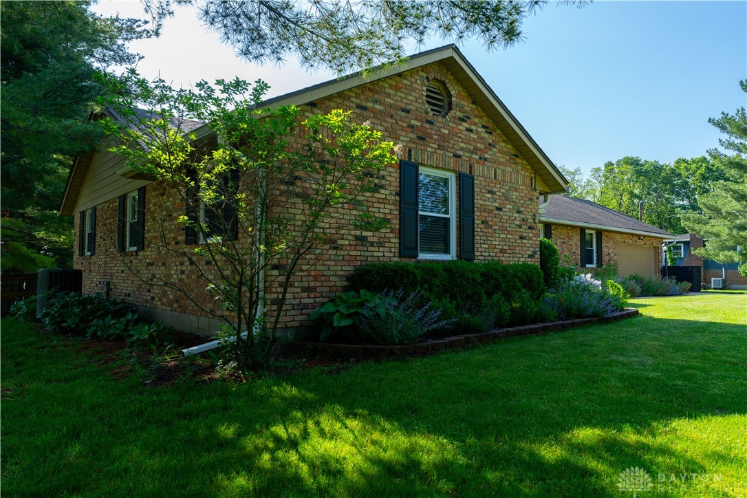 6126 Knollwood Road Springfield, OH 45502 - Photo 4 of 48