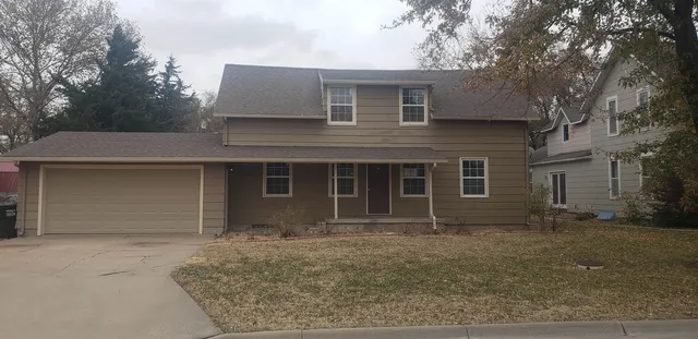 $128,000 | 232 East Spruce Street, Hesston, KS 67062
