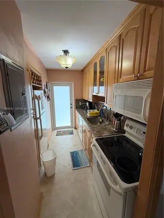 $3,000 | 710 North Ocean Boulevard, Unit 603, Pompano Beach, FL 33062