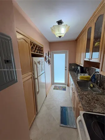 $3,000 | 710 North Ocean Boulevard, Unit 603, Pompano Beach, FL 33062