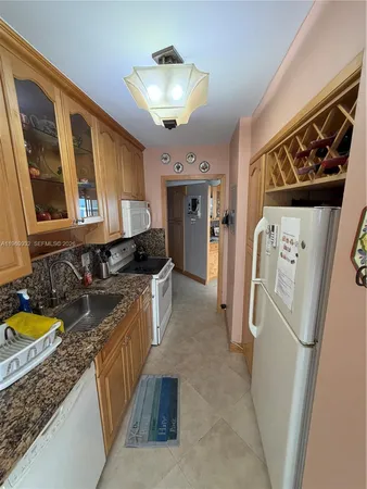 $3,000 | 710 North Ocean Boulevard, Unit 603, Pompano Beach, FL 33062