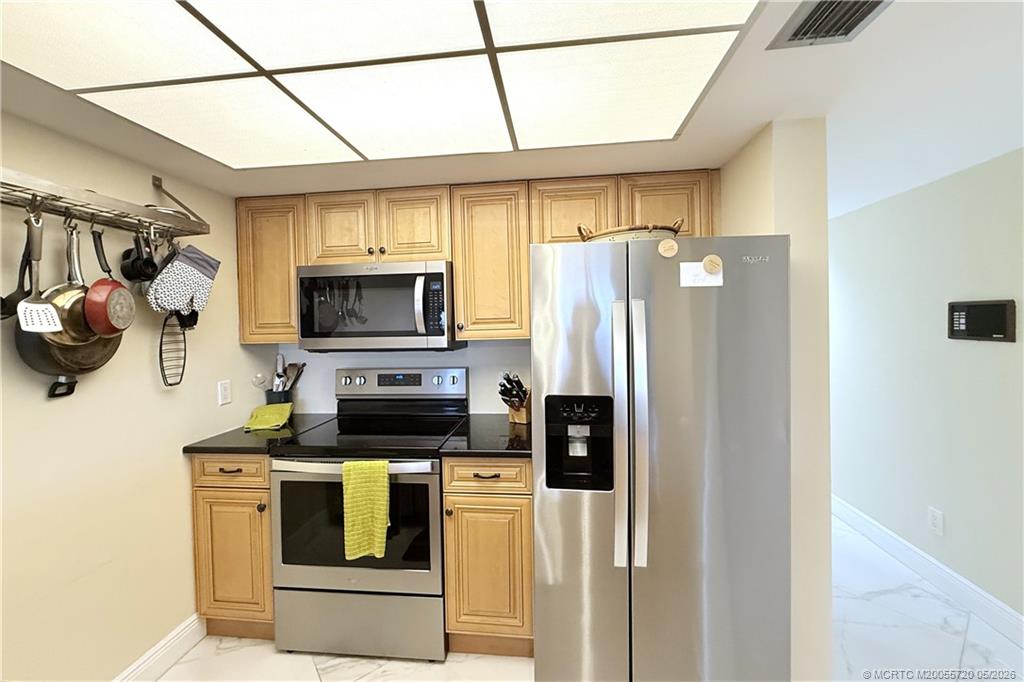 40 Northeast Plantation Road, Unit 304 Jensen Beach, FL 34957 - Photo 8 of 24