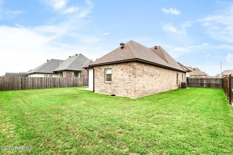 $333,000 | 210 Windy Feather Drive, Broussard, LA 70518