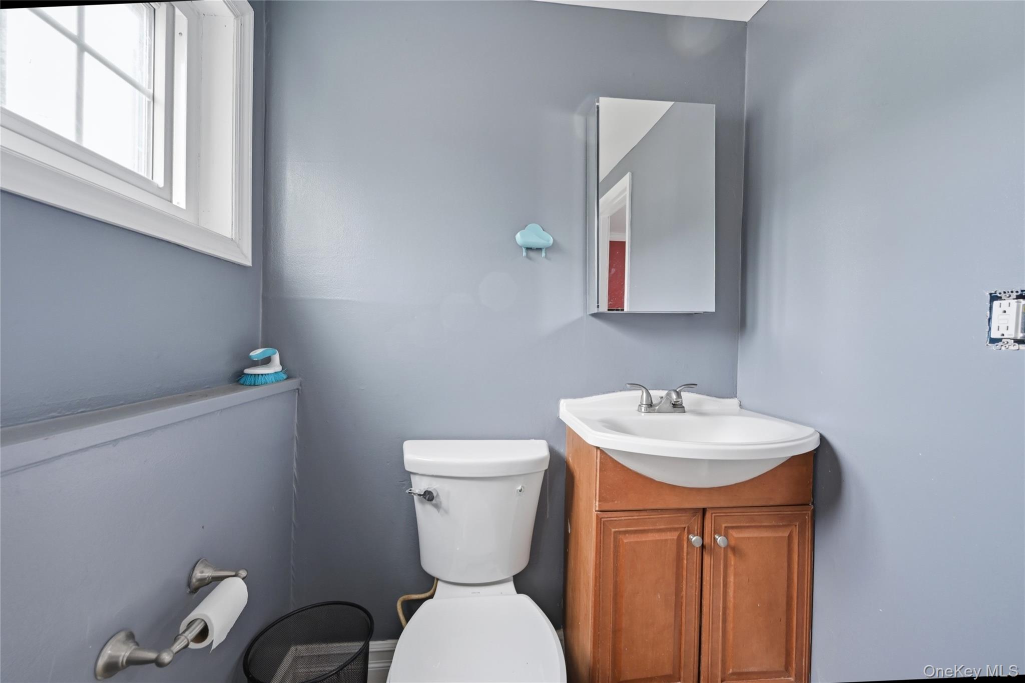 572 Benjamin Road North Babylon, NY 11703 - Photo 7 of 29