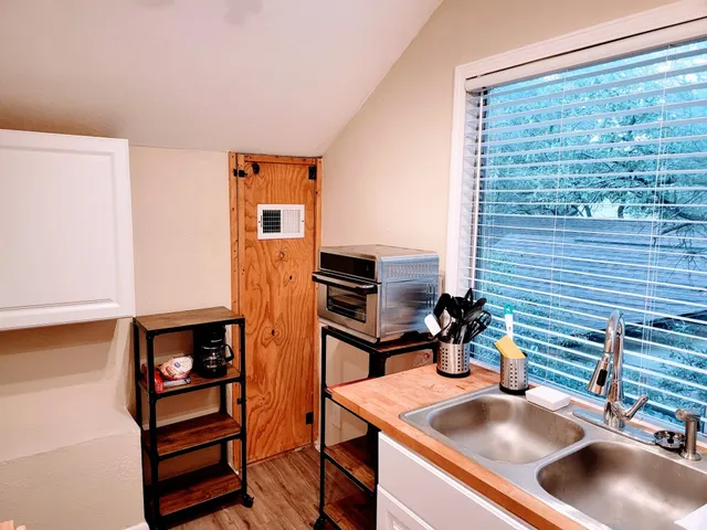 $925 | 10045 Woodland Village Drive, Unit B, Austin, TX 78750