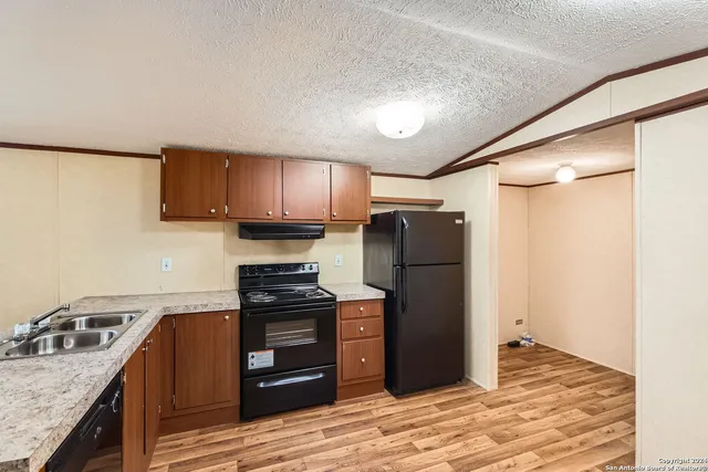 $800 | 4423 East Houston Street, San Antonio, TX 78219