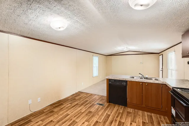 $800 | 4423 East Houston Street, San Antonio, TX 78219