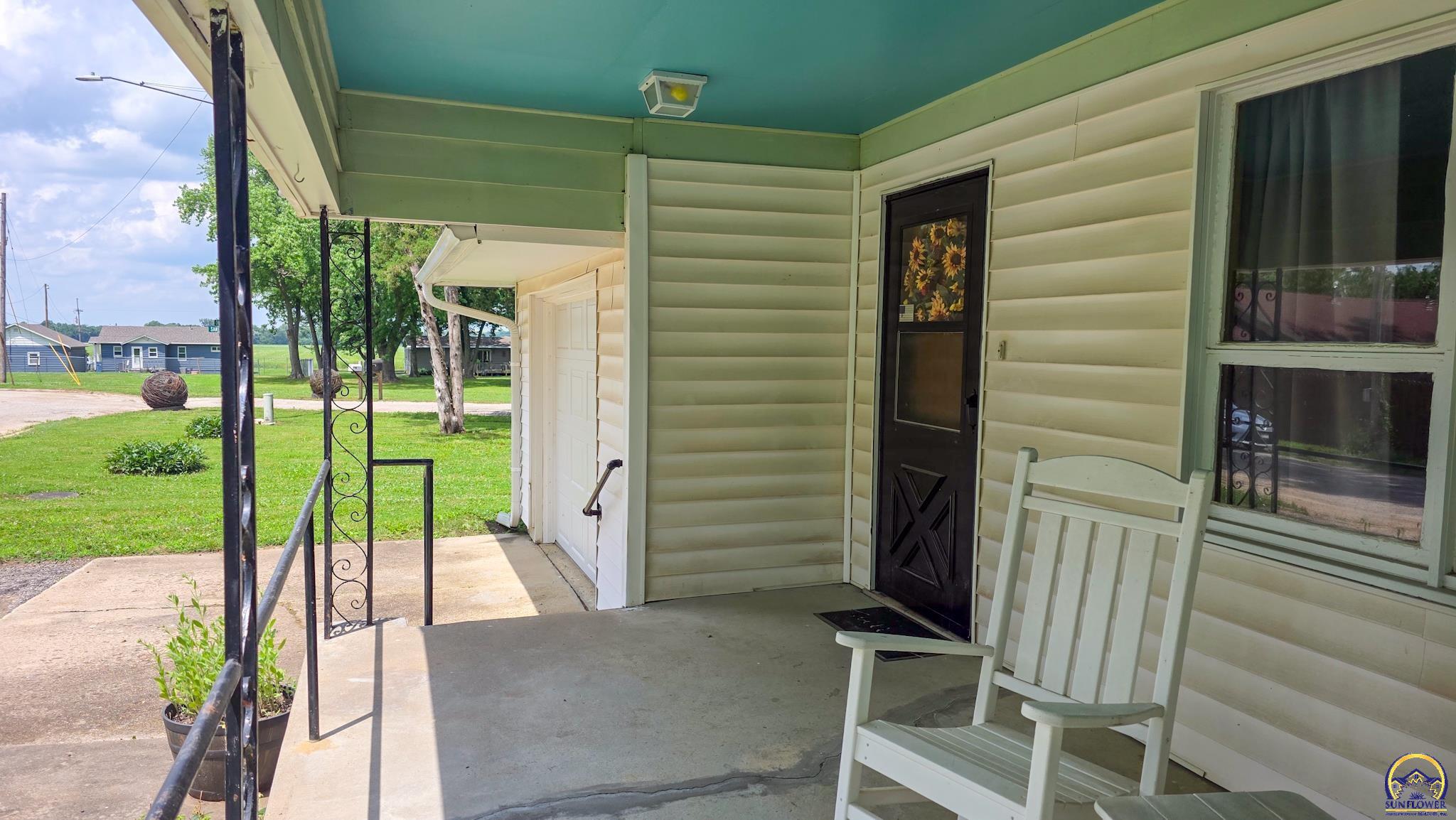 406 Cherry Street Madison, KS 66860 - Photo 8 of 42