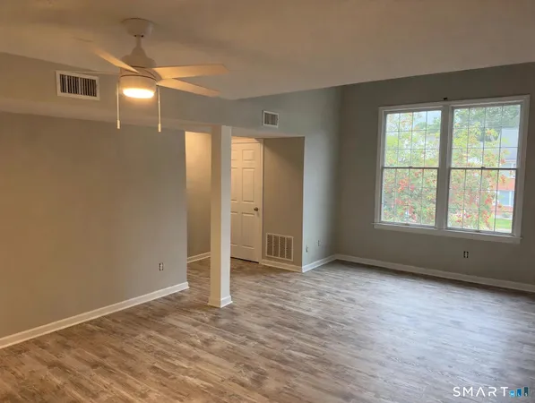 $1,850 | 11 Concorde Way, Unit B5, Windsor Locks, CT 06096