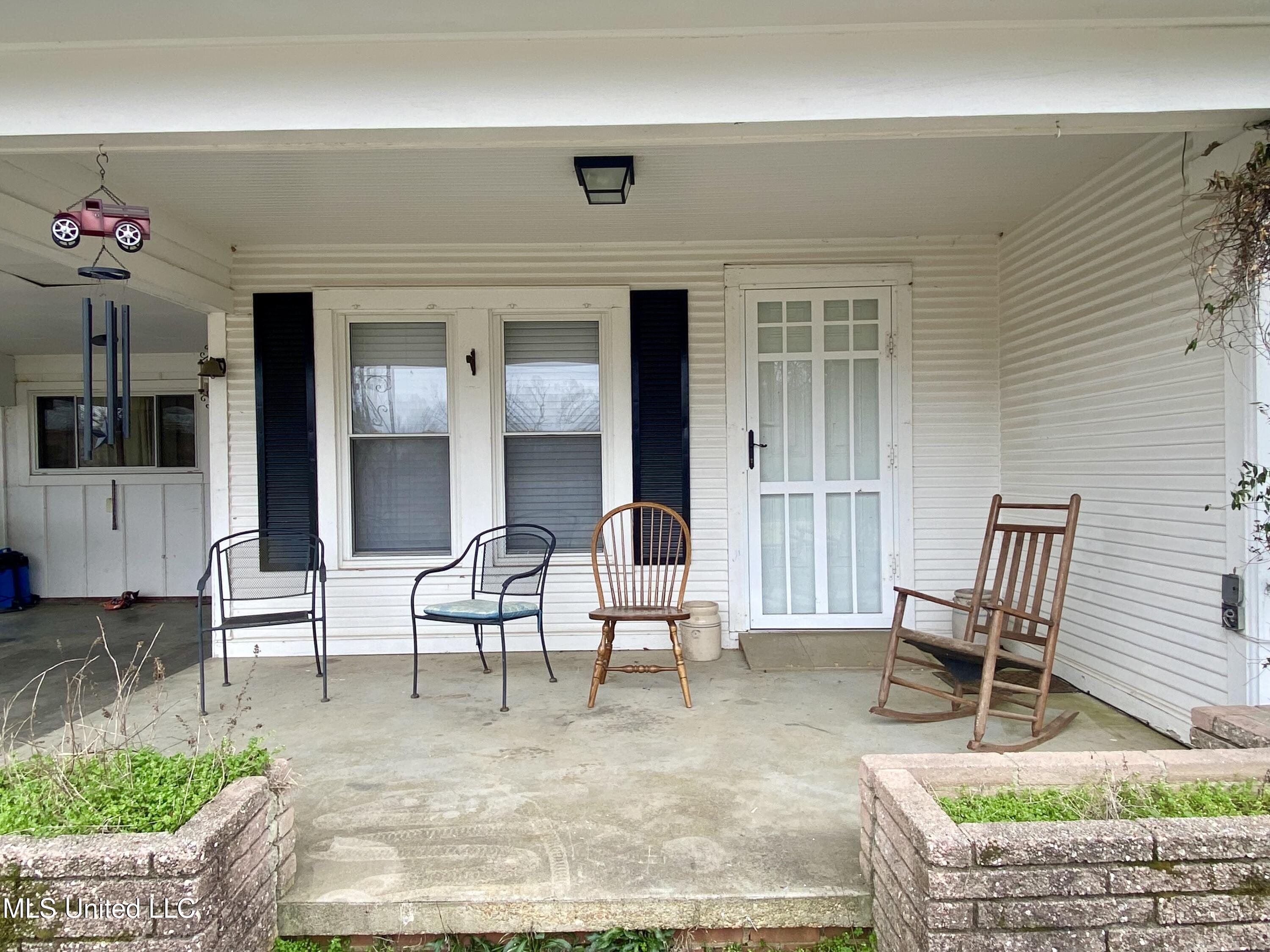 1048 Barnes Road Crystal Springs, MS 39059 - Photo 2 of 46 IMG_4996