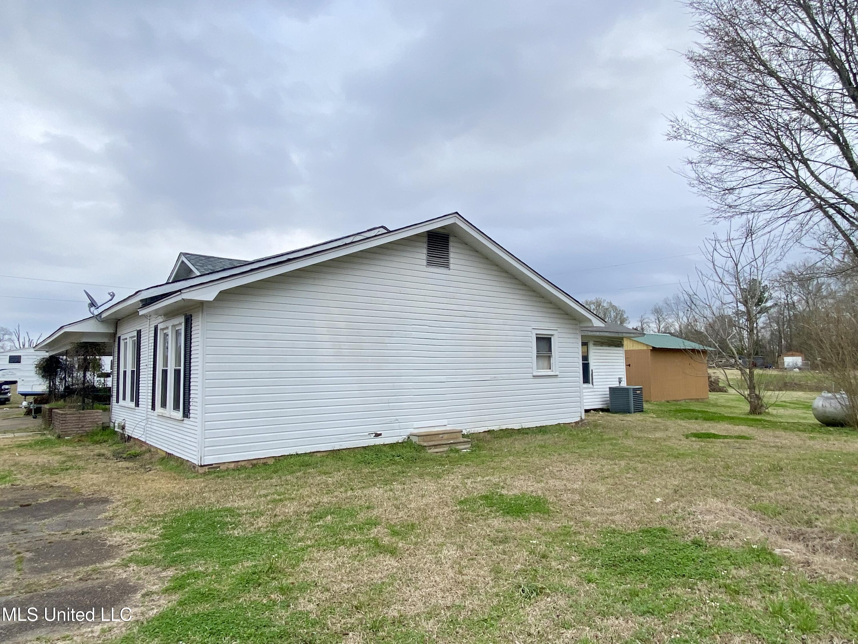 1048 Barnes Road Crystal Springs, MS 39059 - Photo 3 of 46 IMG_4997