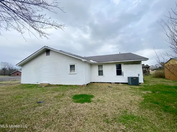 $143,000 | 1048 Barnes Road, Crystal Springs, MS 39059