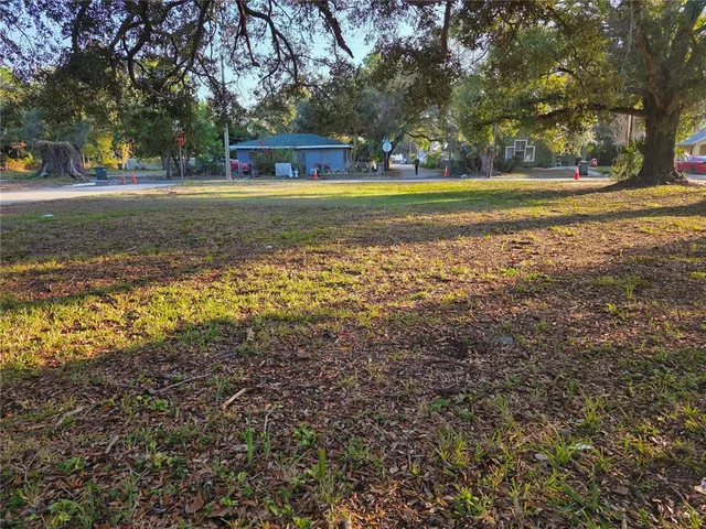 a view of a house with a big yard