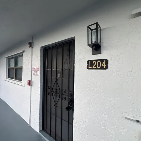 $1,950 | 2141 Woolbright Road, Unit L204, Boynton Beach, FL 33426