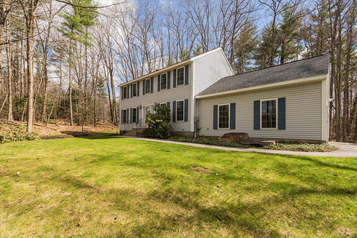 487 Wallace Road Bedford, NH 03110 - Photo 2 of 39 Gallery Image 2