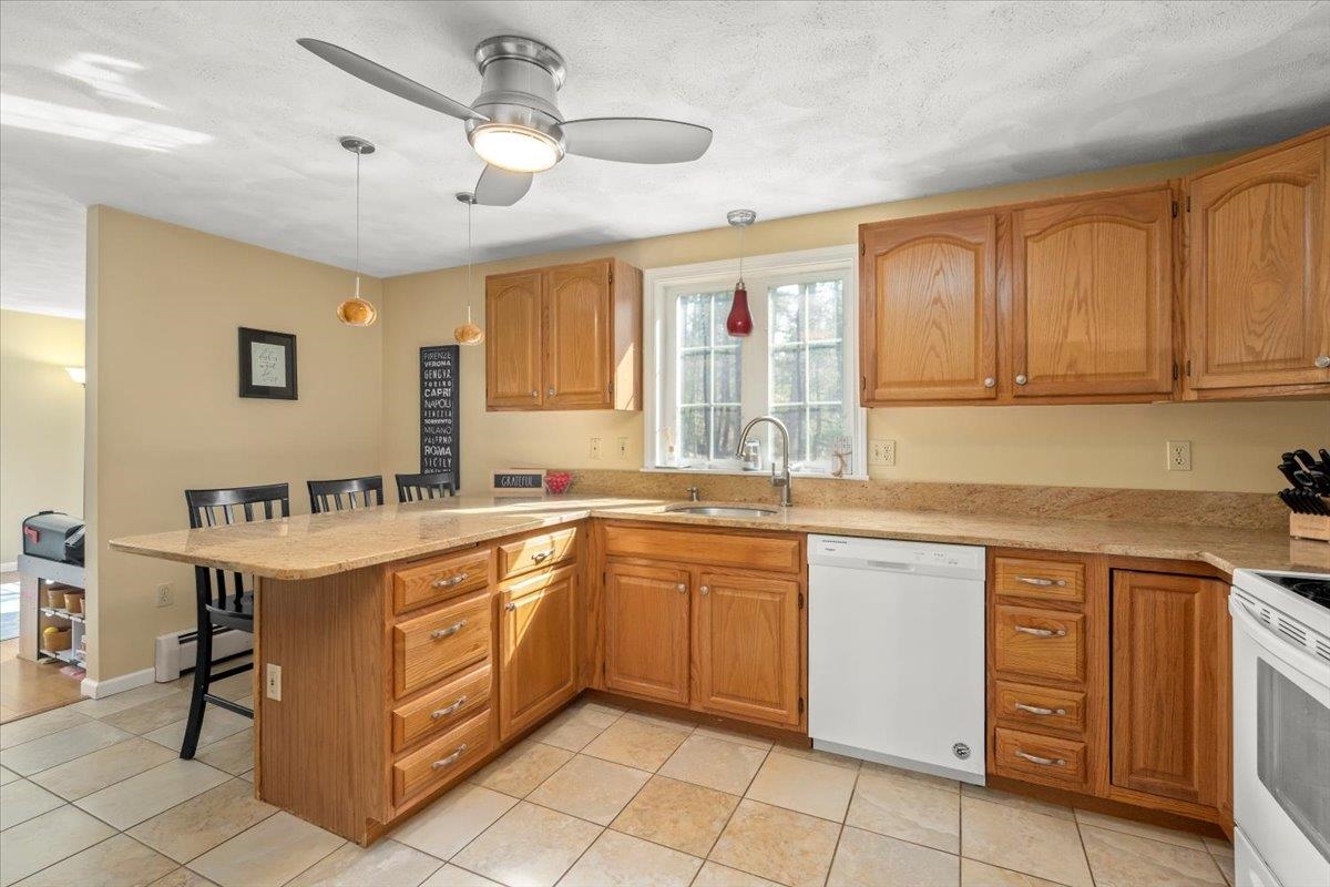 487 Wallace Road Bedford, NH 03110 - Photo 8 of 39 Gallery Image 8