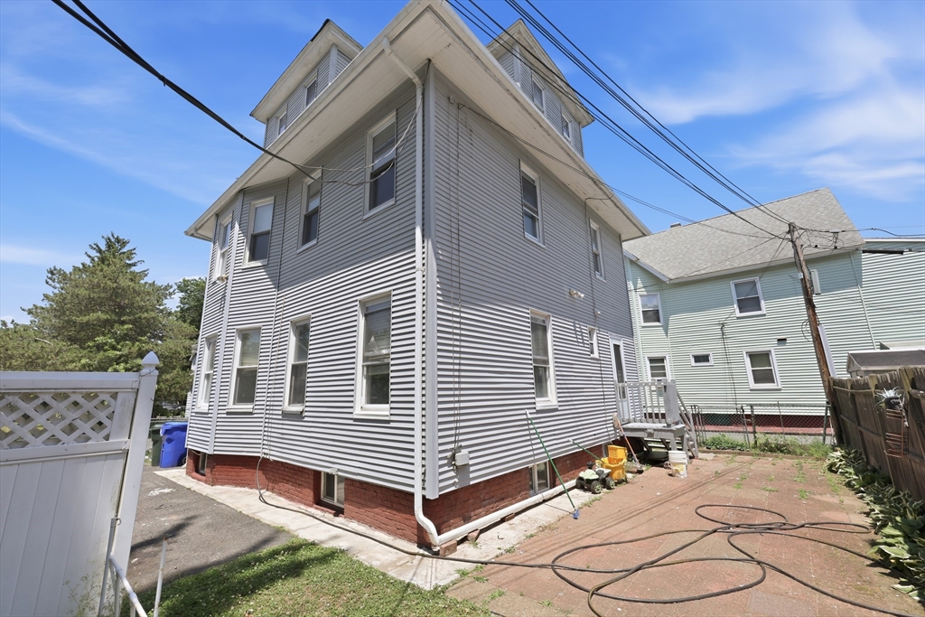 18 Keith Street Springfield, MA 01108 - Photo 4 of 29