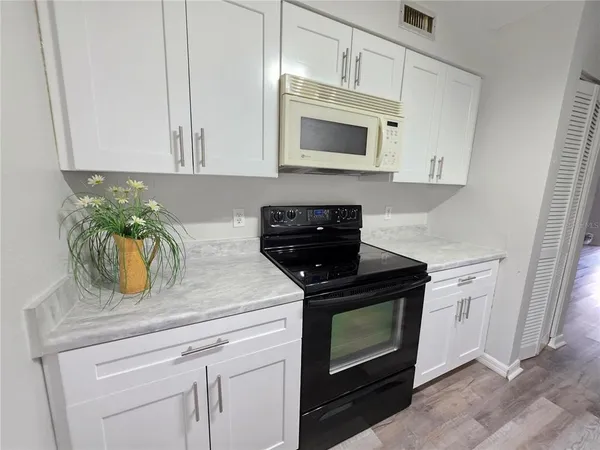 $124,900 | 7604 Abbey Lane, Unit 214, Tampa, FL 33617