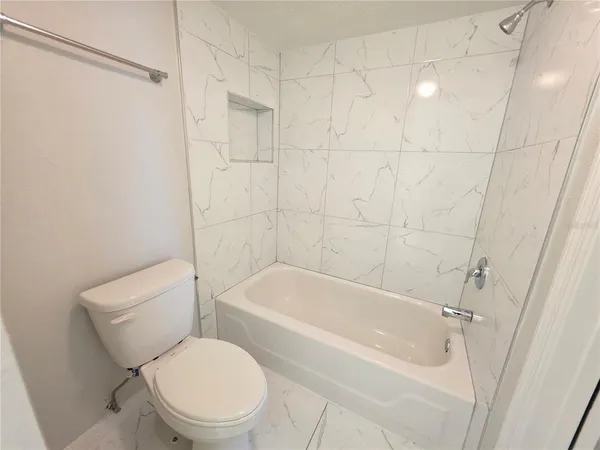 $124,900 | 7604 Abbey Lane, Unit 214, Tampa, FL 33617