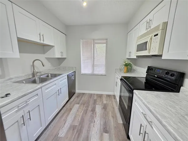 $124,900 | 7604 Abbey Lane, Unit 214, Tampa, FL 33617