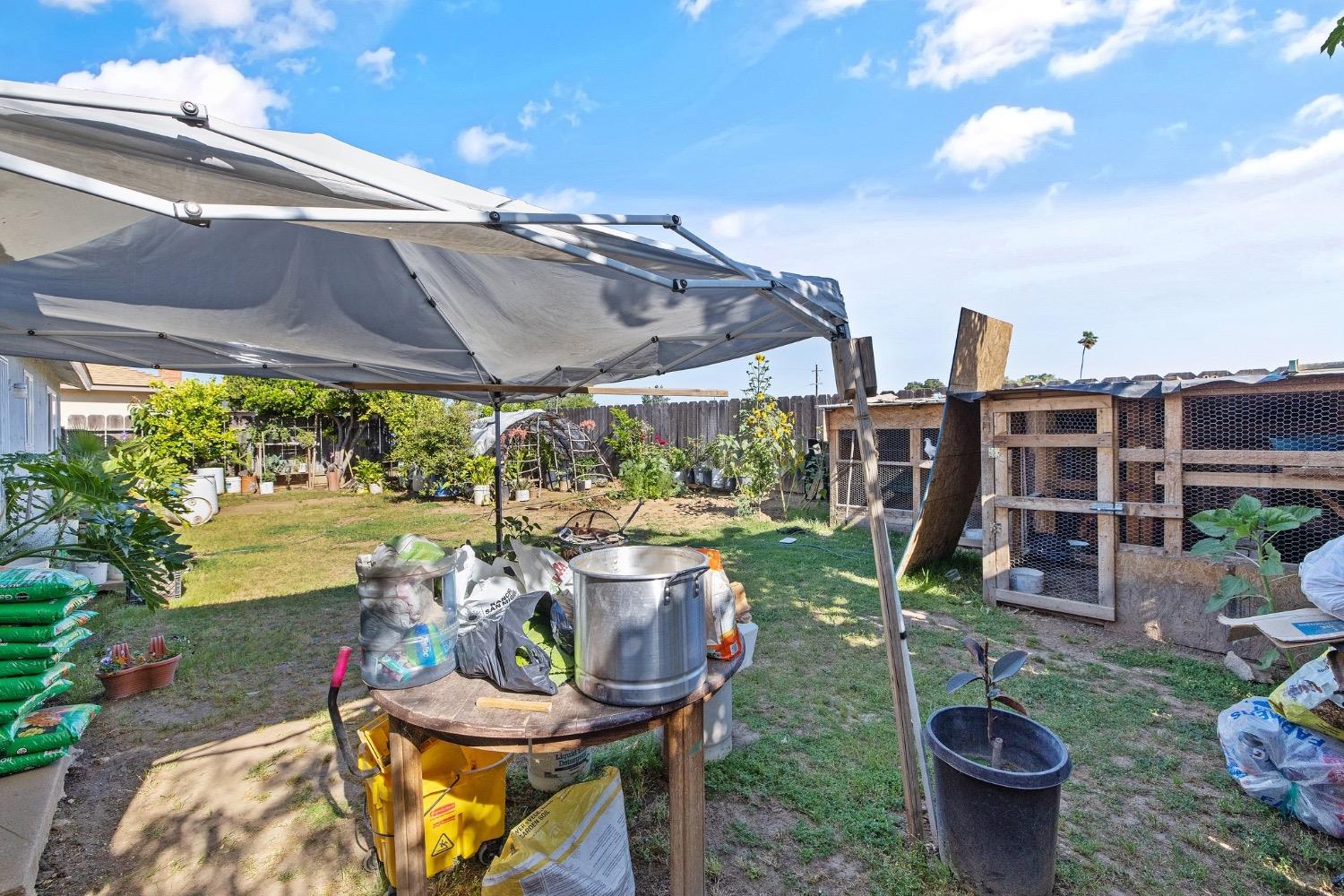 709 Ashlan Way Madera, CA 93638 - Photo 20 of 23 a view of a patio with chairs and plants
