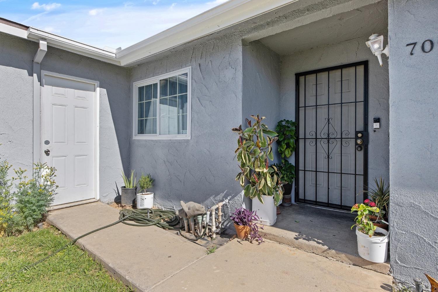 709 Ashlan Way Madera, CA 93638 - Photo 3 of 23 a front view of a house