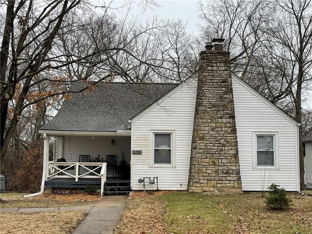 $234,900 | 3705 Northeast Russell Rd., Kansas City, MO 64117