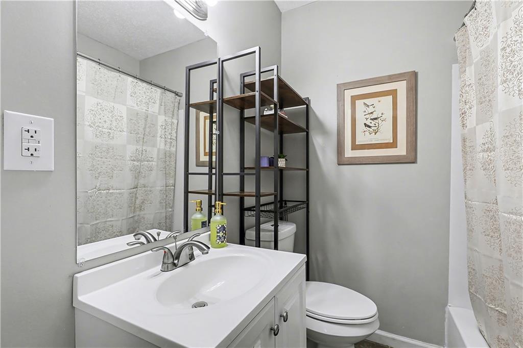 3705 Northeast Russell Rd. Kansas City, MO 64117 - Photo 14 of 35