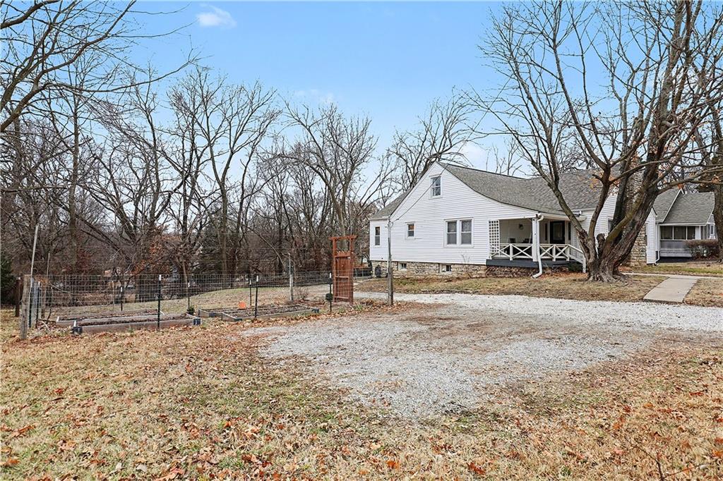 3705 Northeast Russell Rd. Kansas City, MO 64117 - Photo 26 of 35