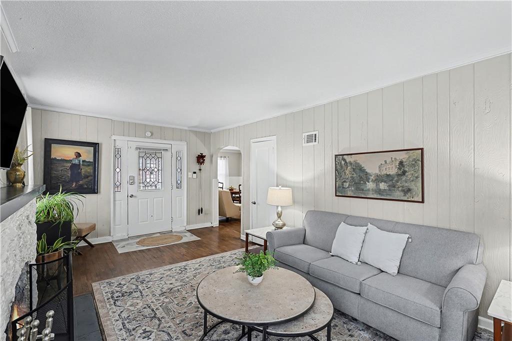 3705 Northeast Russell Rd. Kansas City, MO 64117 - Photo 8 of 35