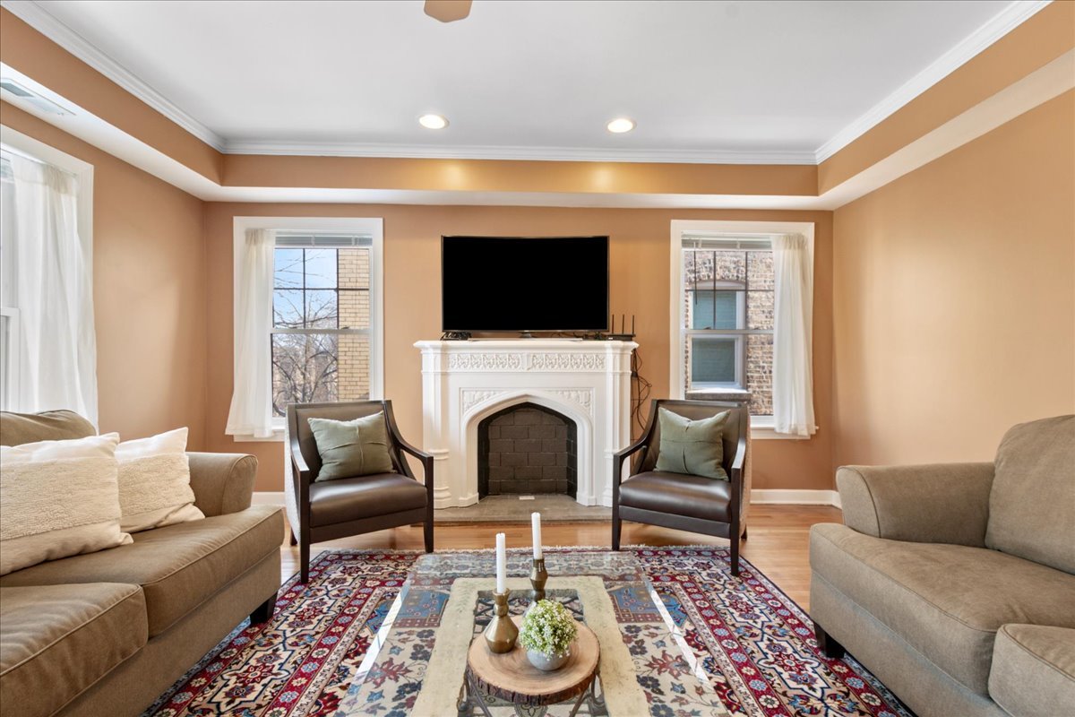 820 Dobson Street, Unit 3E Evanston, IL 60202 - Photo 2 of 19