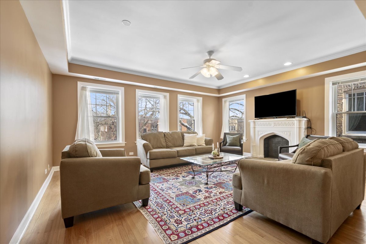 820 Dobson Street, Unit 3E Evanston, IL 60202 - Photo 3 of 19
