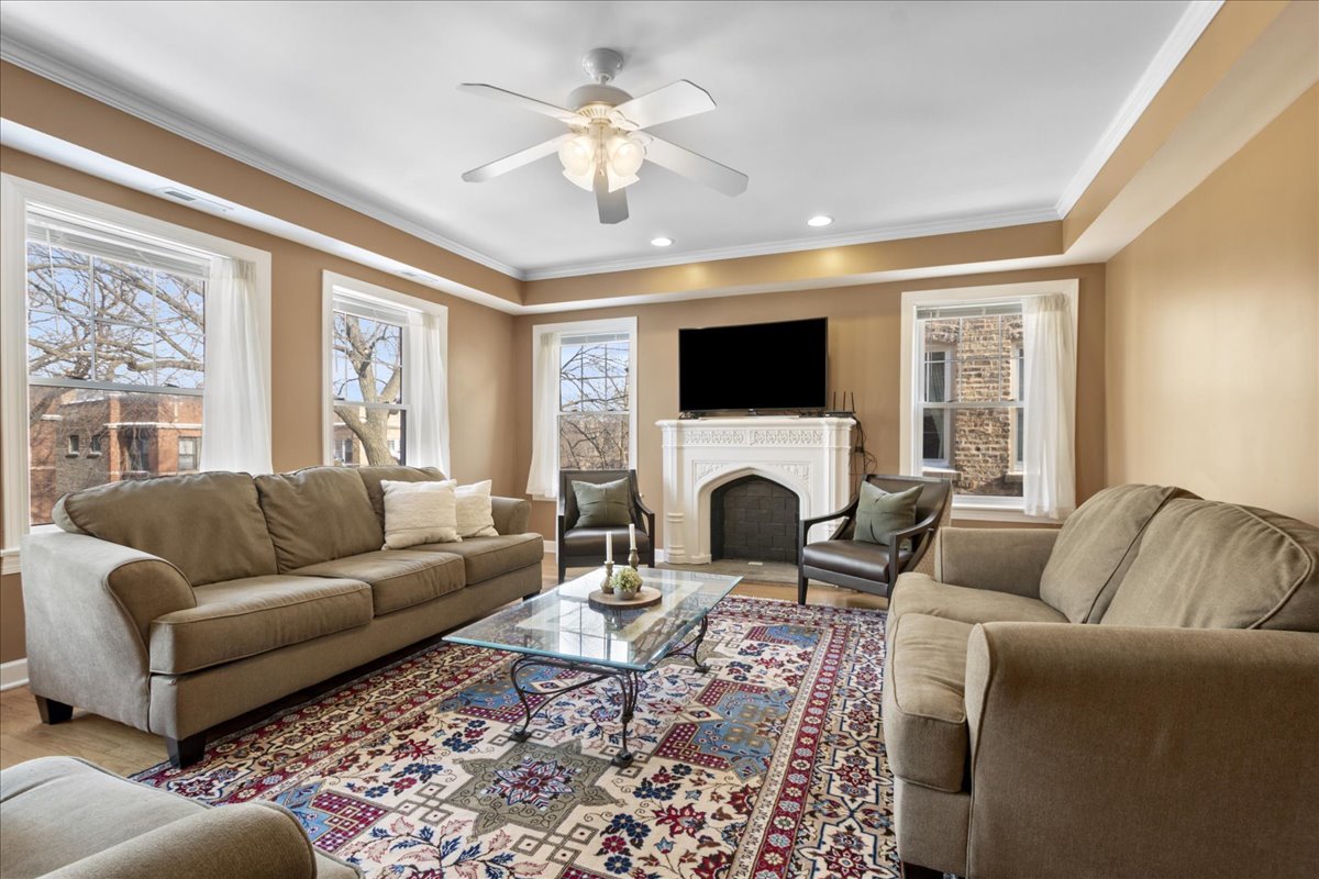820 Dobson Street, Unit 3E Evanston, IL 60202 - Photo 4 of 19