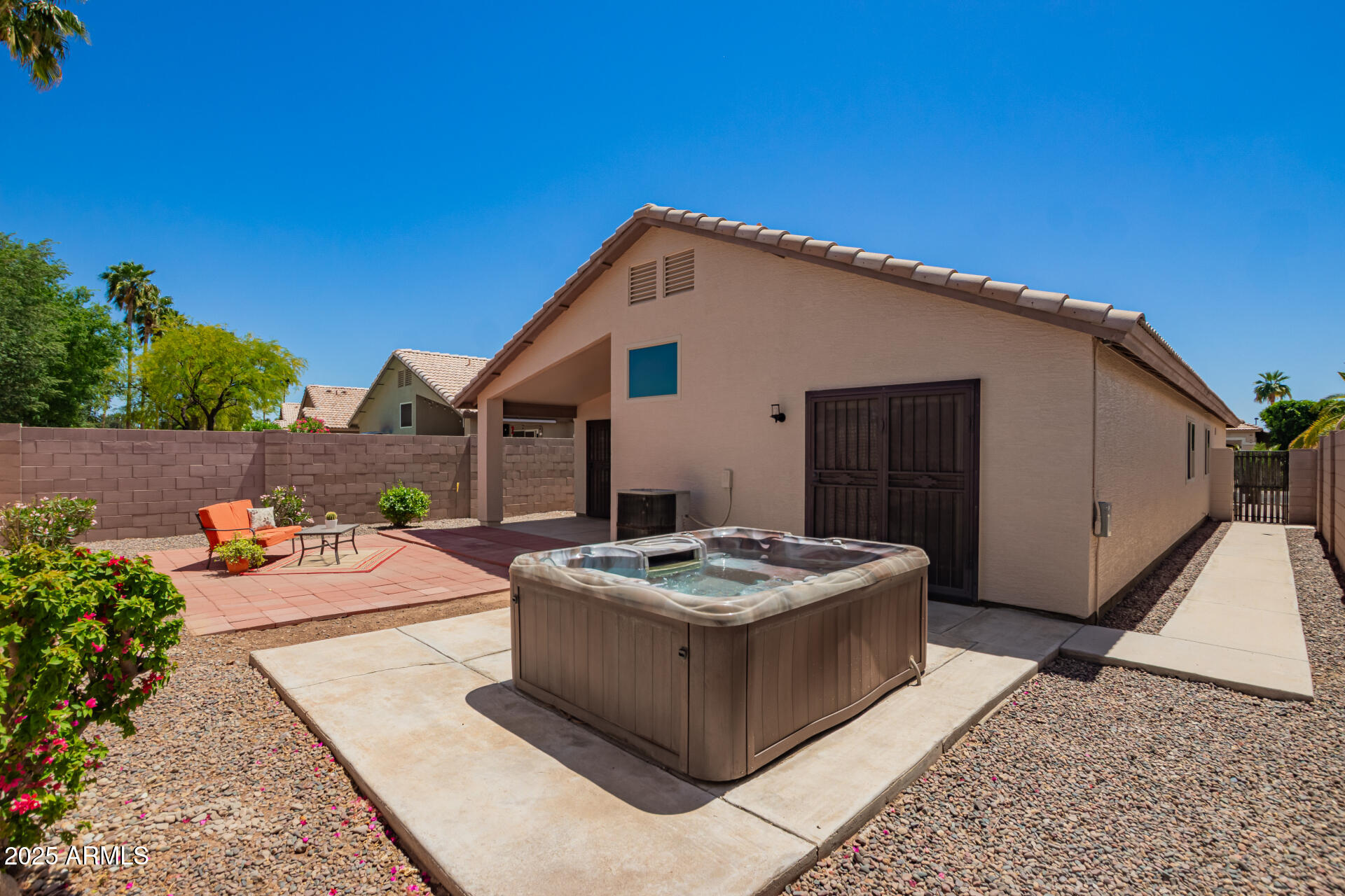 174 West Del Rio Street Gilbert, AZ 85233 - Photo 3 of 49 Jacuzzi Stays