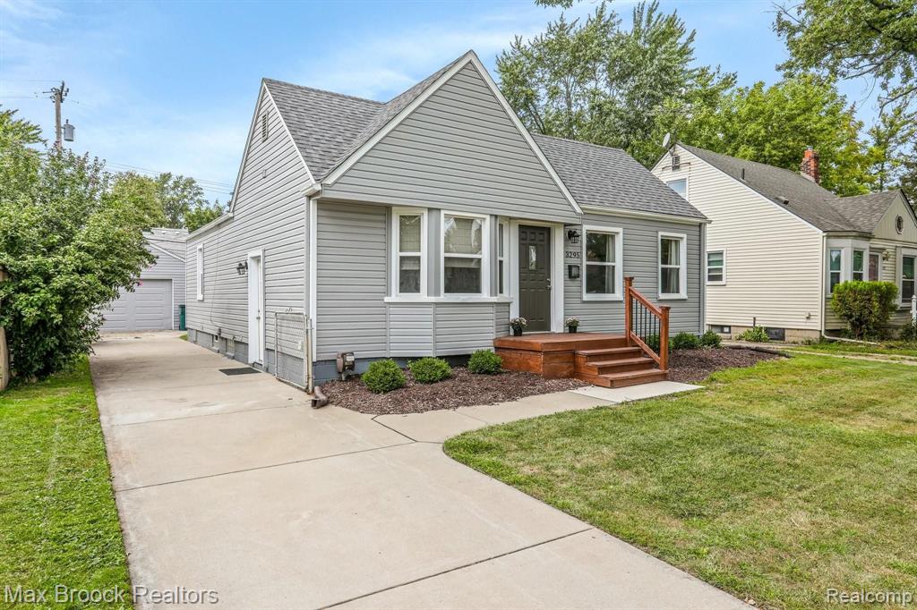 3295 Cumberland Road Berkley, MI 48072 - Photo 2 of 25