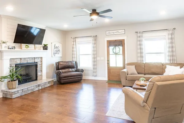 $779,900 | 1212 Smith Thompson Road, Bethpage, TN 37022