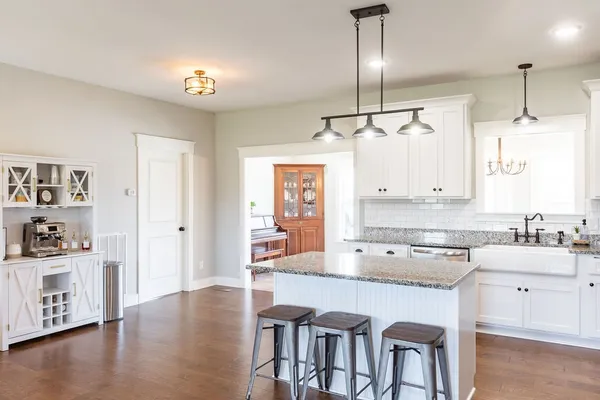 $779,900 | 1212 Smith Thompson Road, Bethpage, TN 37022