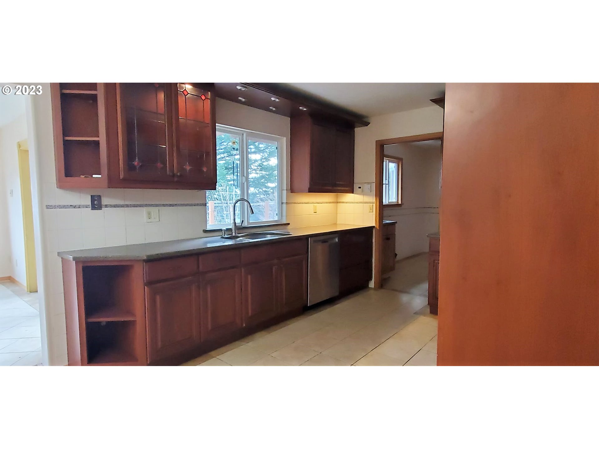 51 Stewart Road Stevenson, WA 98648 - Photo 14 of 30 a kitchen with granite countertop a sink and cabinets