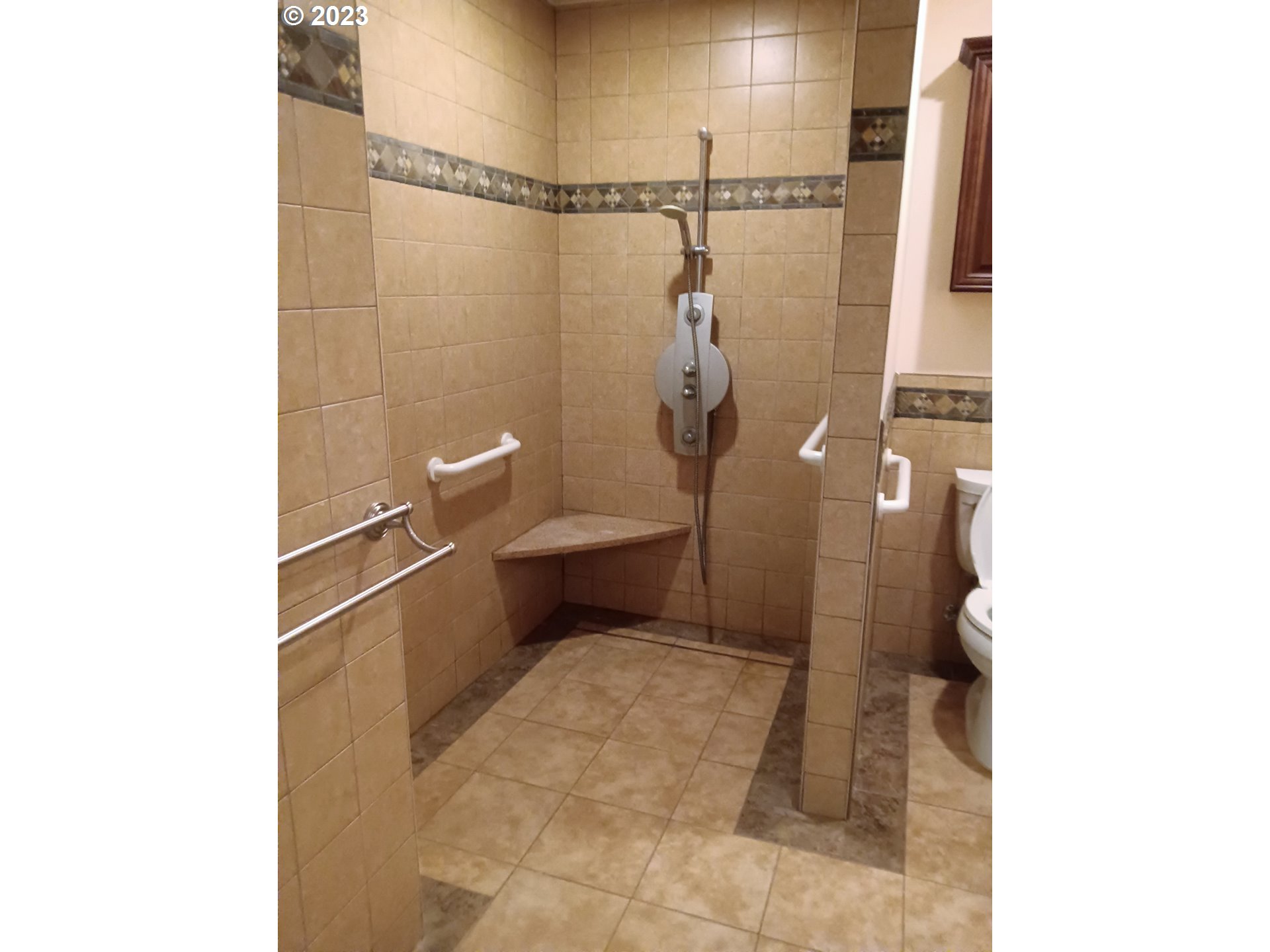 51 Stewart Road Stevenson, WA 98648 - Photo 23 of 30 a bathroom with a shower and toilet