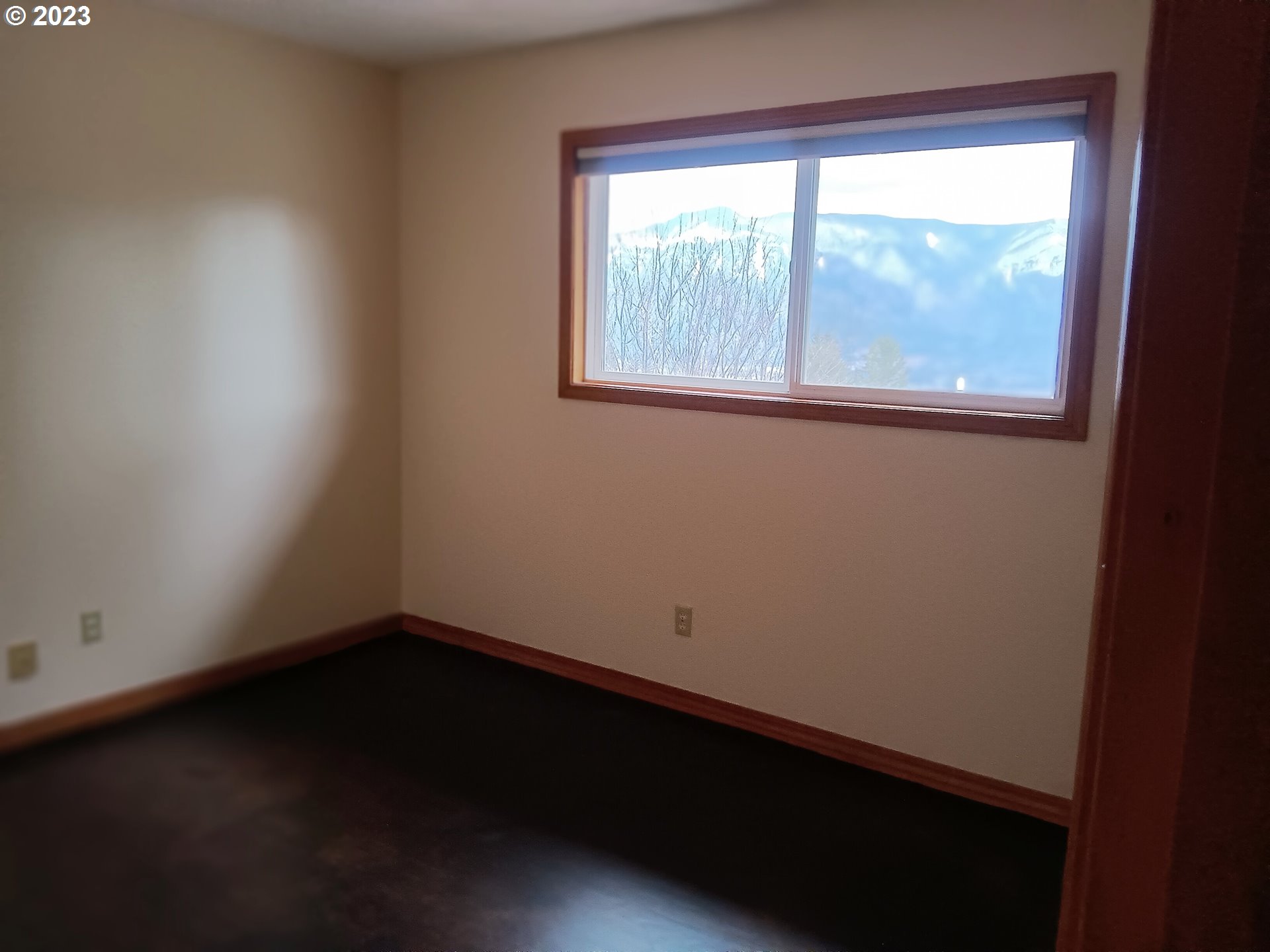 51 Stewart Road Stevenson, WA 98648 - Photo 29 of 30 an empty room with a window