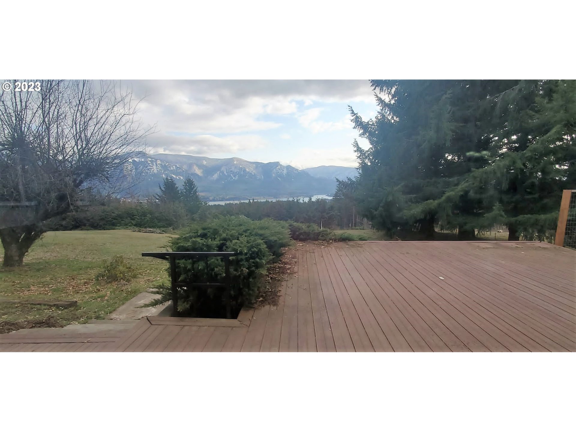 51 Stewart Road Stevenson, WA 98648 - Photo 10 of 30 a view of a lake with a mountain