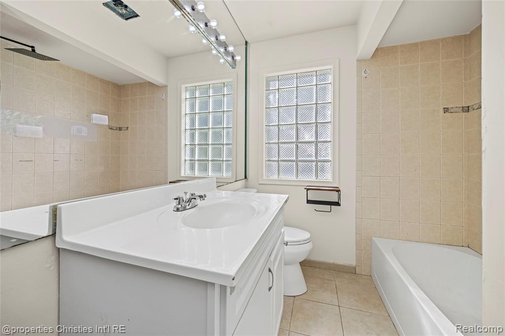 6550 Inkster Road West Bloomfield, MI 48322 - Photo 25 of 39
