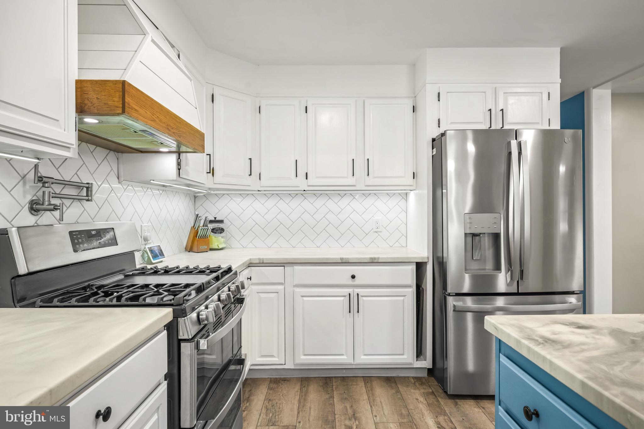 376 Griscom Drive Mannington, NJ 08079 - Photo 7 of 48 a kitchen with a sink a stove and refrigerator