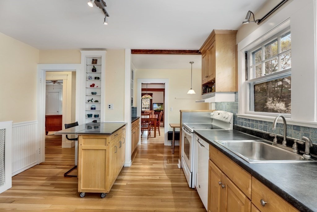 16-18 Whittemore Road, Unit 2 Newton, MA 02458 - Photo 15 of 30 Gallery Image 15