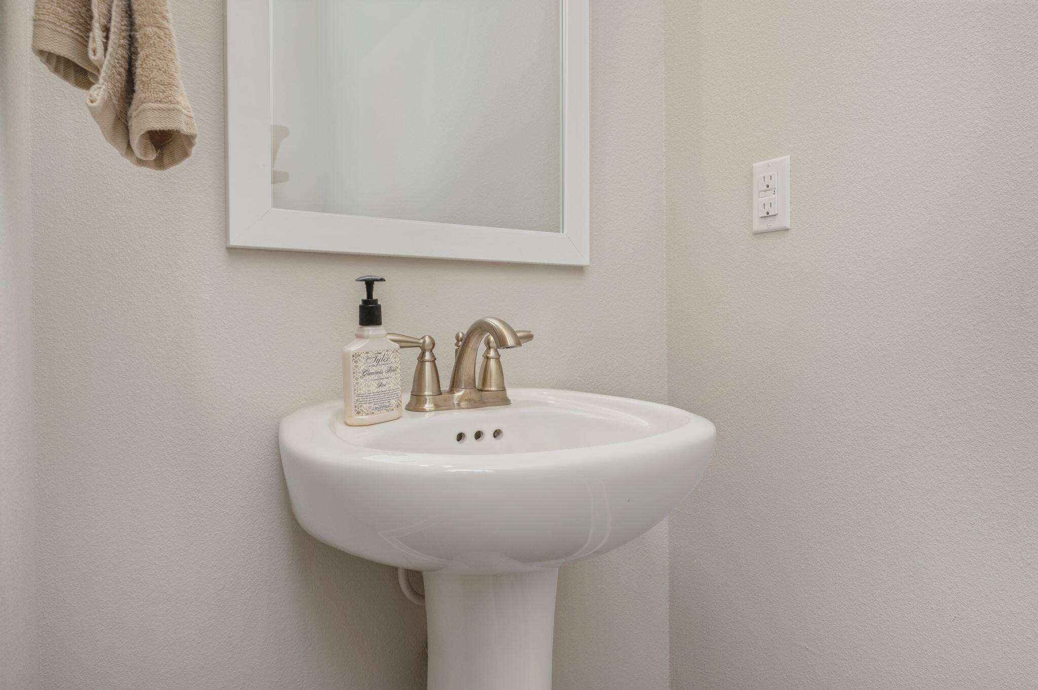 320 North Sand Palm Road Freeport, FL 32439 - Photo 12 of 30 Half Bathroom