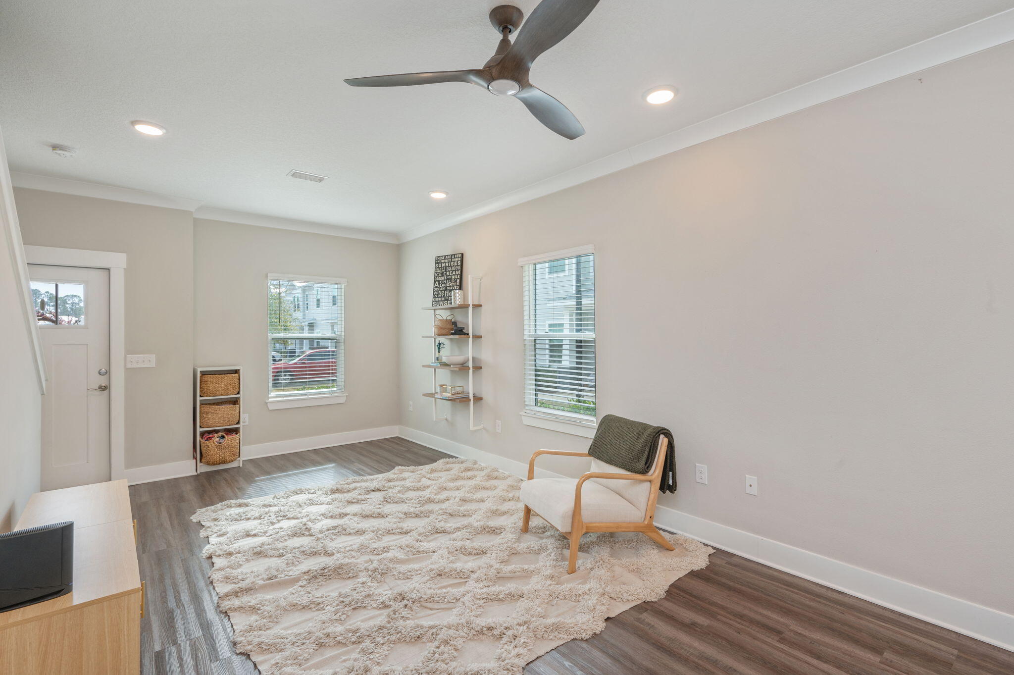 320 North Sand Palm Road Freeport, FL 32439 - Photo 5 of 30 Living Room