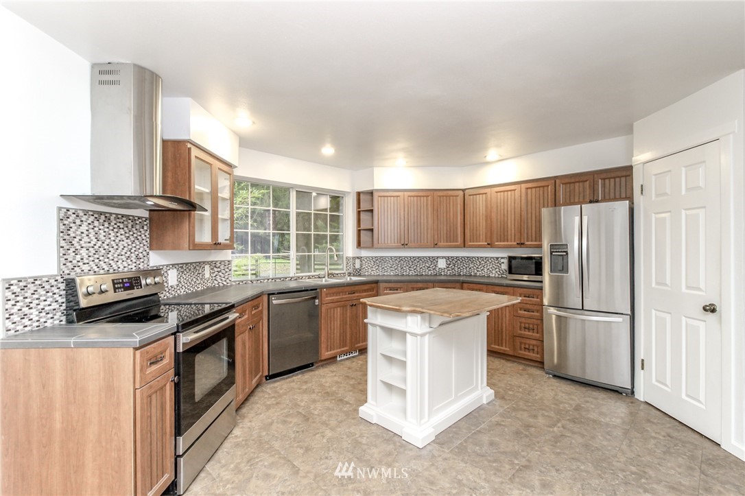 6807 345th Street South Roy, WA 98580 - Photo 10 of 39