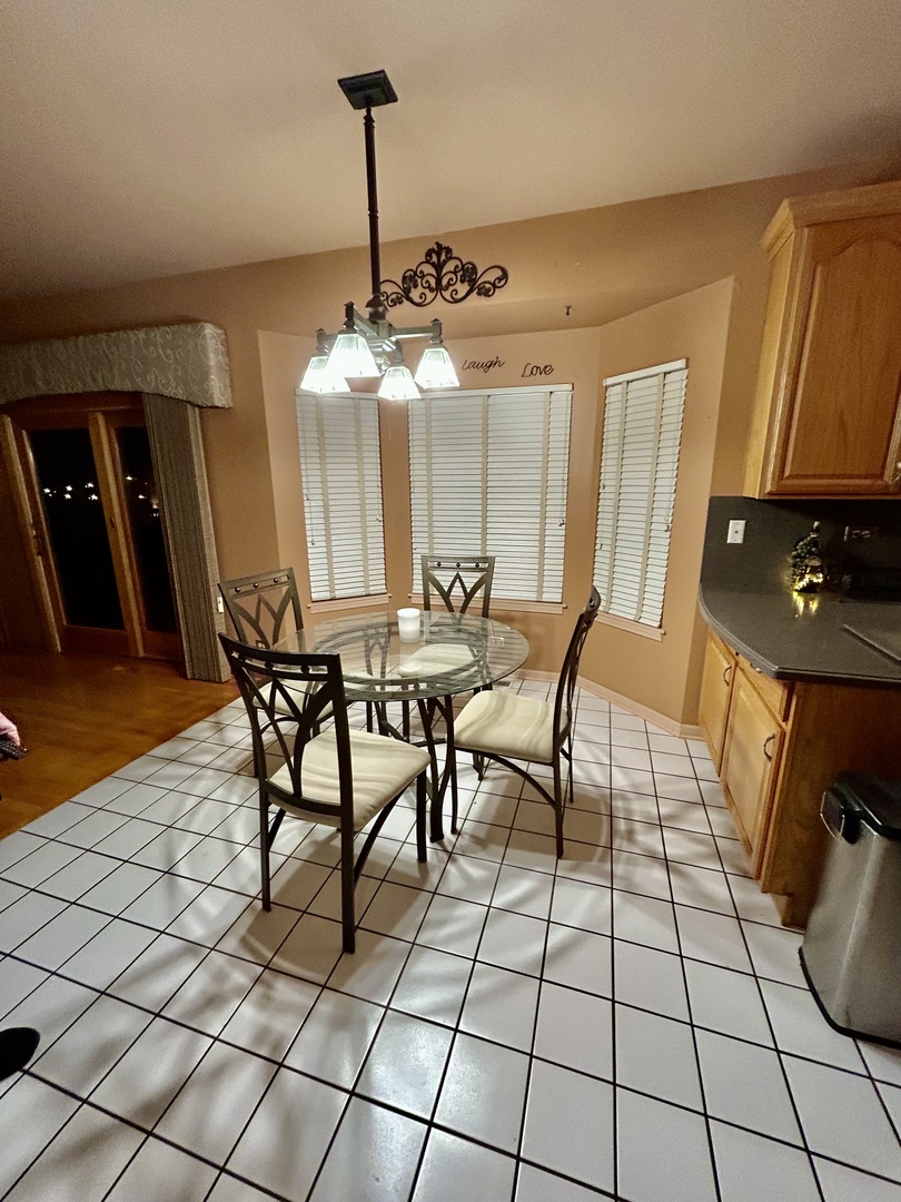 620 Old Oak Circle Algonquin, IL 60102 - Photo 11 of 29 a view of a dining room with furniture