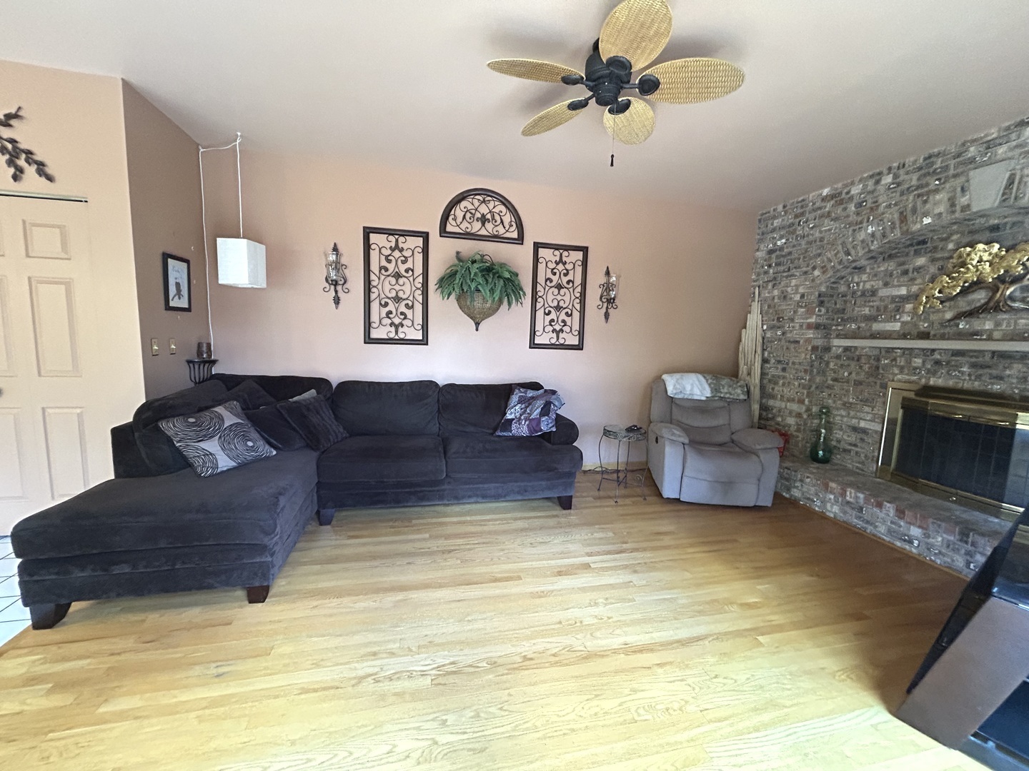 620 Old Oak Circle Algonquin, IL 60102 - Photo 14 of 29 a living room with furniture and a fireplace