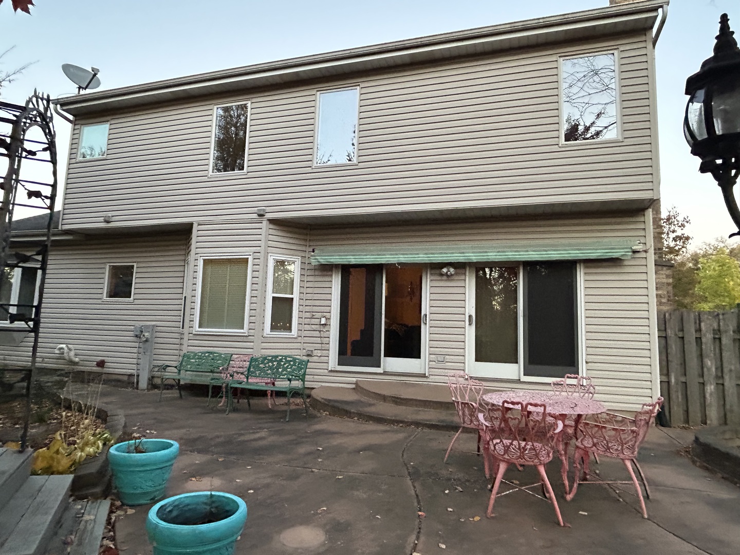 620 Old Oak Circle Algonquin, IL 60102 - Photo 28 of 29 a backyard of a house with seating space